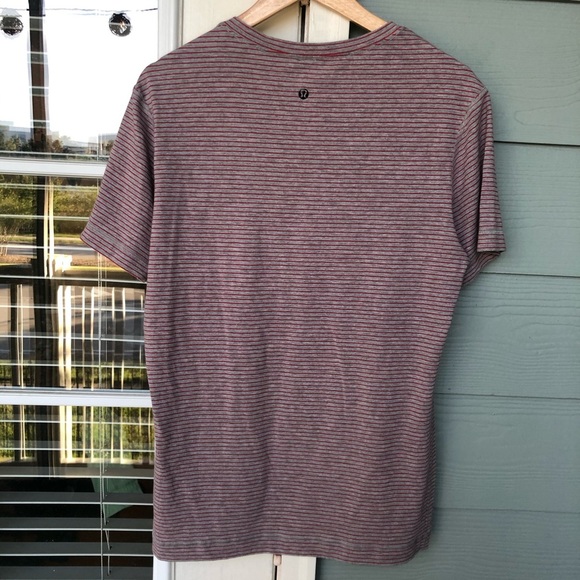 LULULEMON Men's Striped V Neck Short Sleeve Shirt Small? - Picture 4 of 5